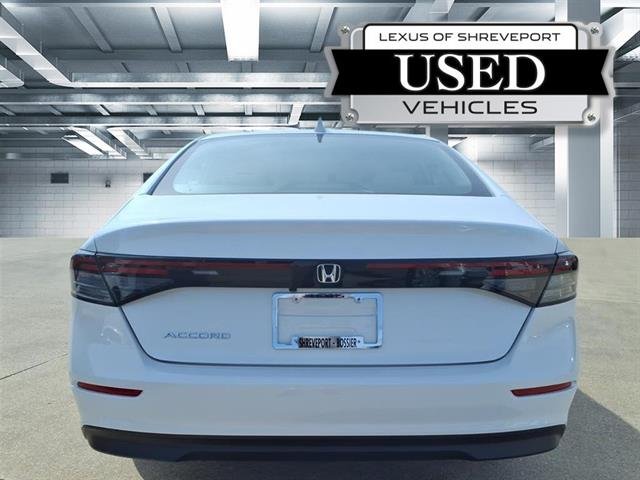 Used 2024 Platinum White Pearl Honda EX image 3