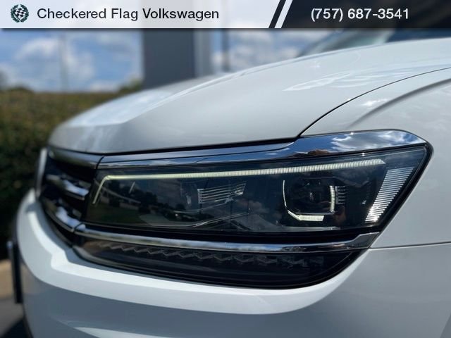 Used 2019 Pure White Volkswagen 2.0T SEL Premium 4Motion image 11