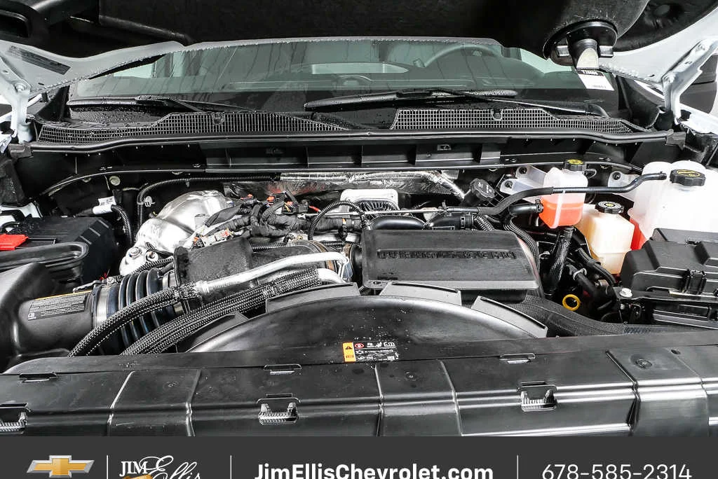 New 2026 Summit White Chevrolet WT image 29
