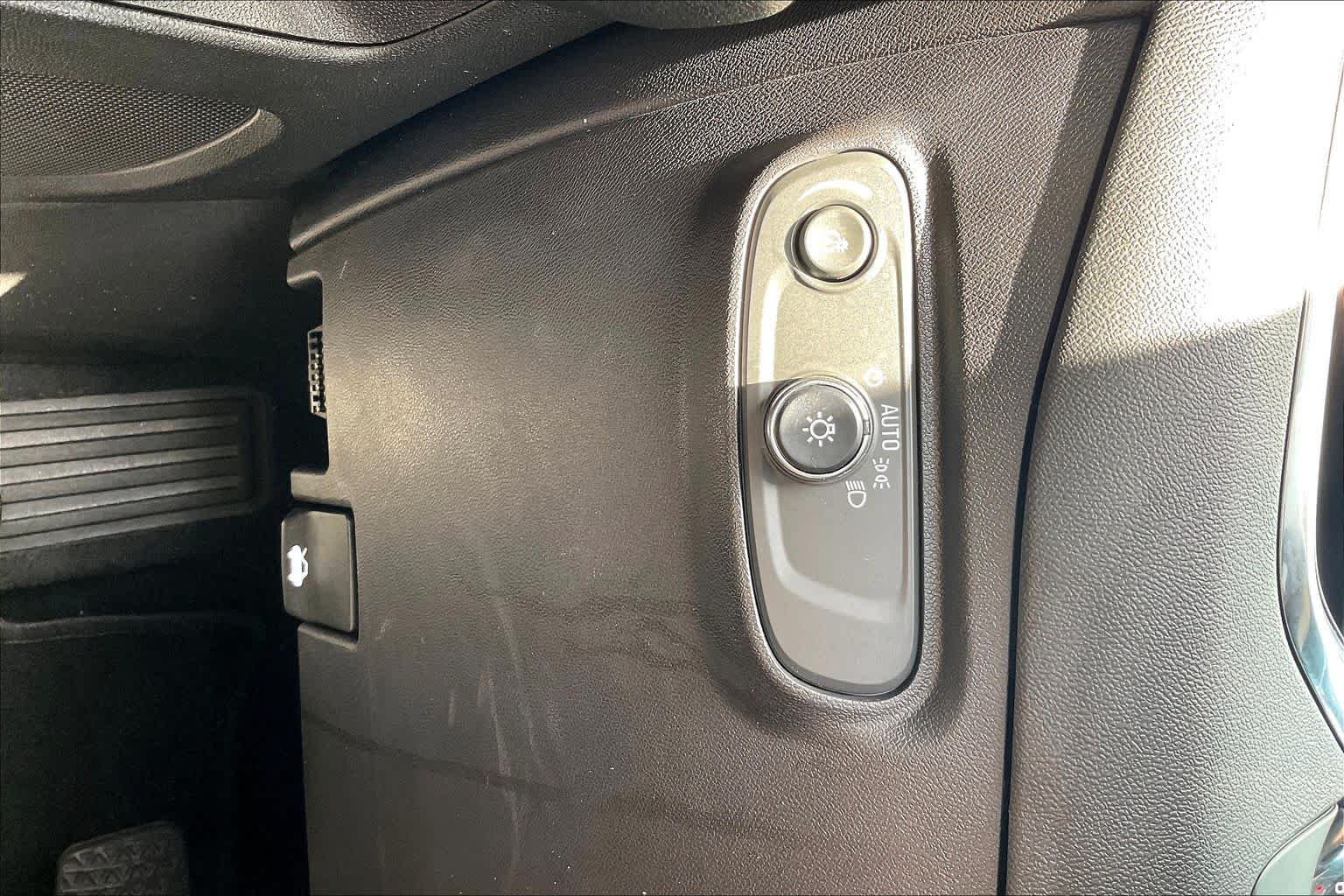 Used 2022 Iron Gray Metallic Chevrolet LT image 33