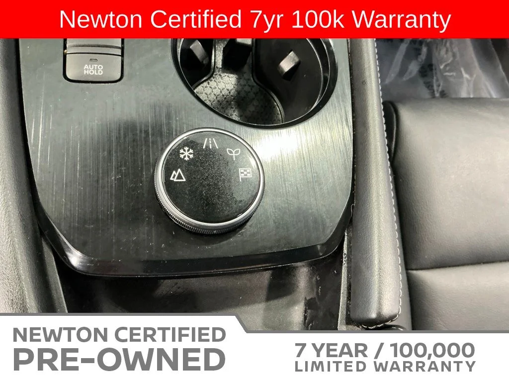 Certified Used 2023 Pearl White Tricoat/Super Black Nissan SL image 11