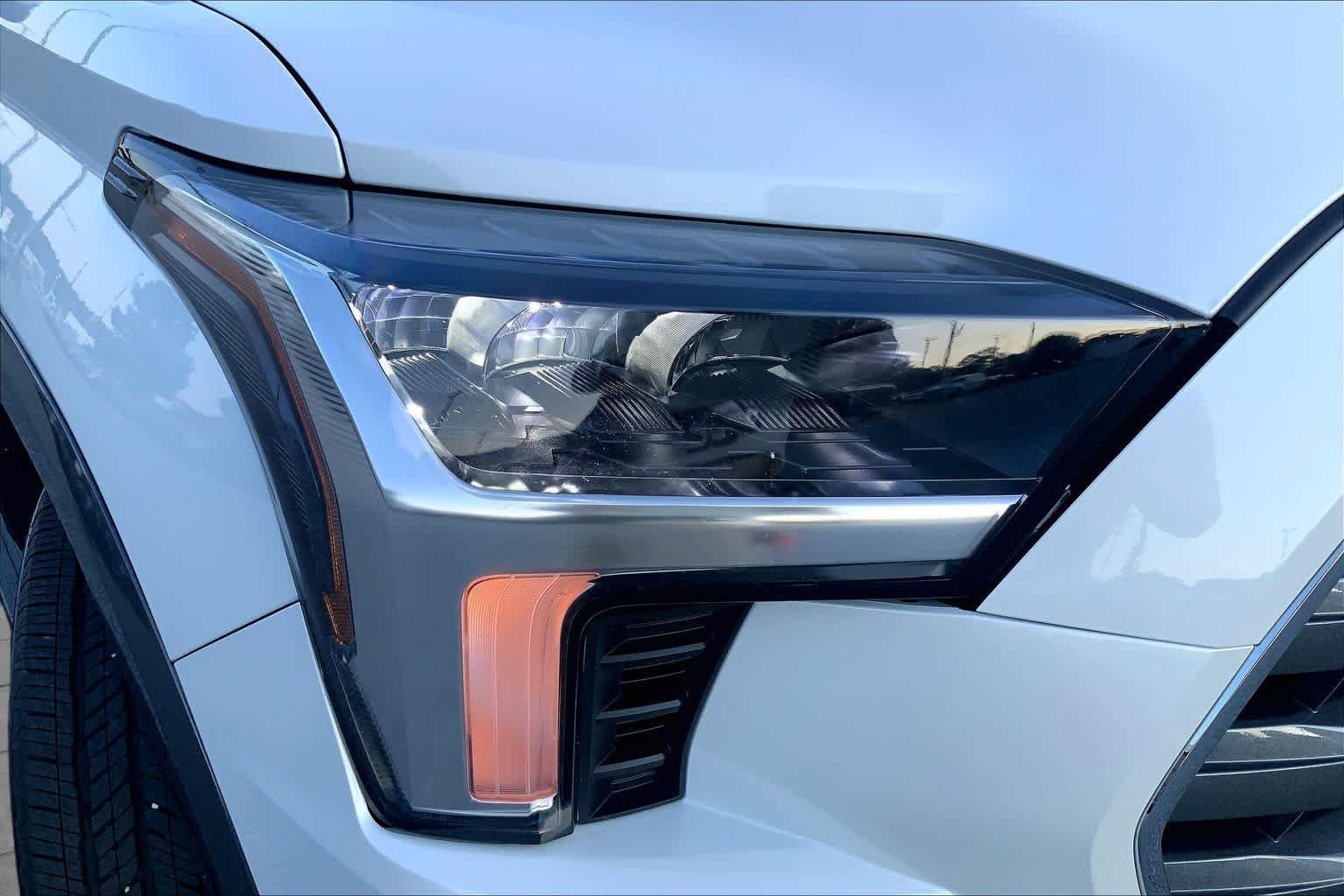 Used 2026 Wind Chill Pearl Toyota Limited image 26