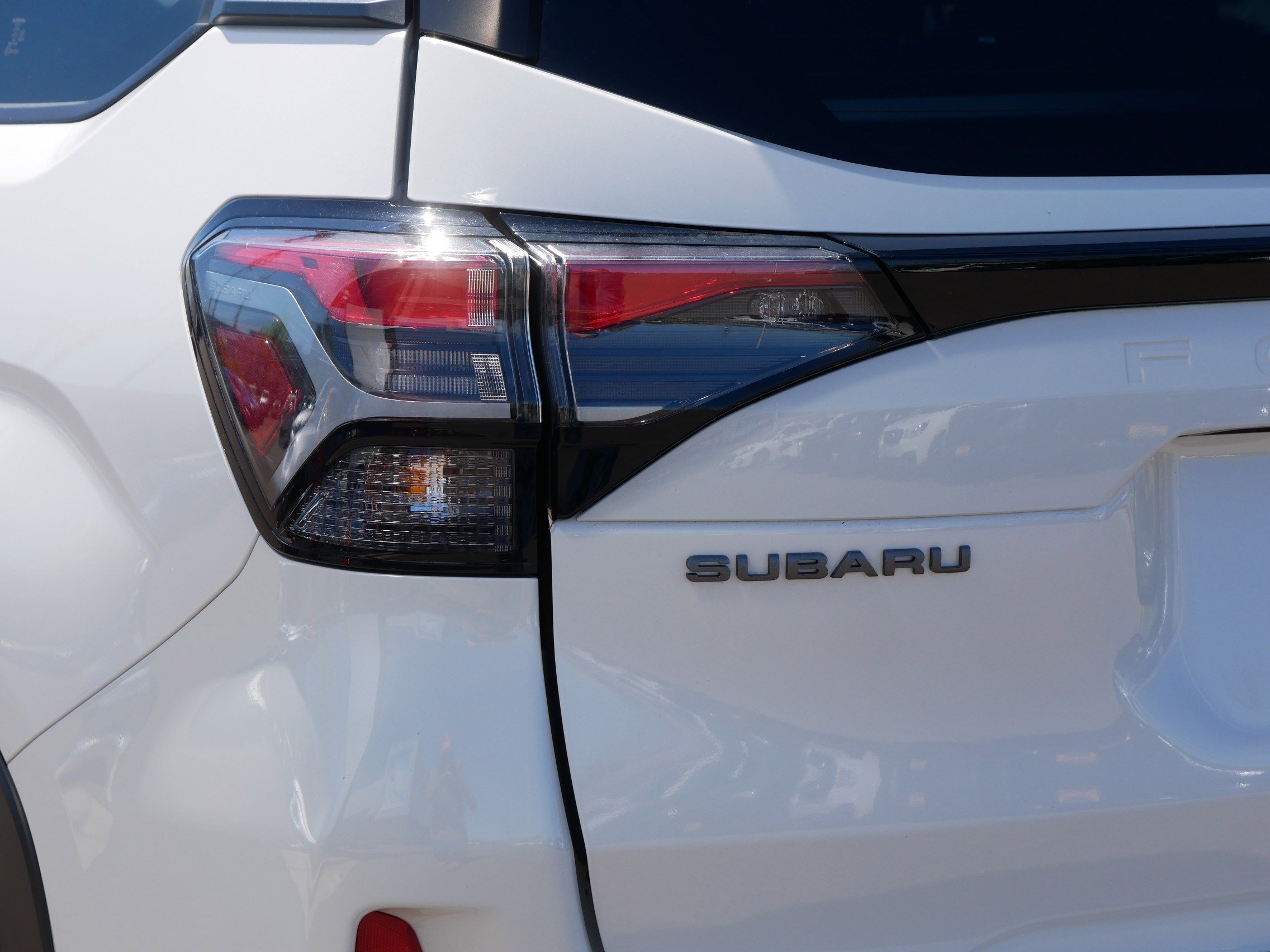 Used 2025 Crystal White Pearl Subaru Premium image 17