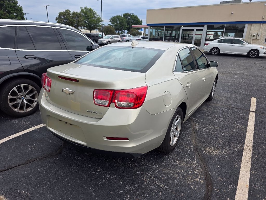 Used 2015 Champagne Silver Metallic Chevrolet LT image 4