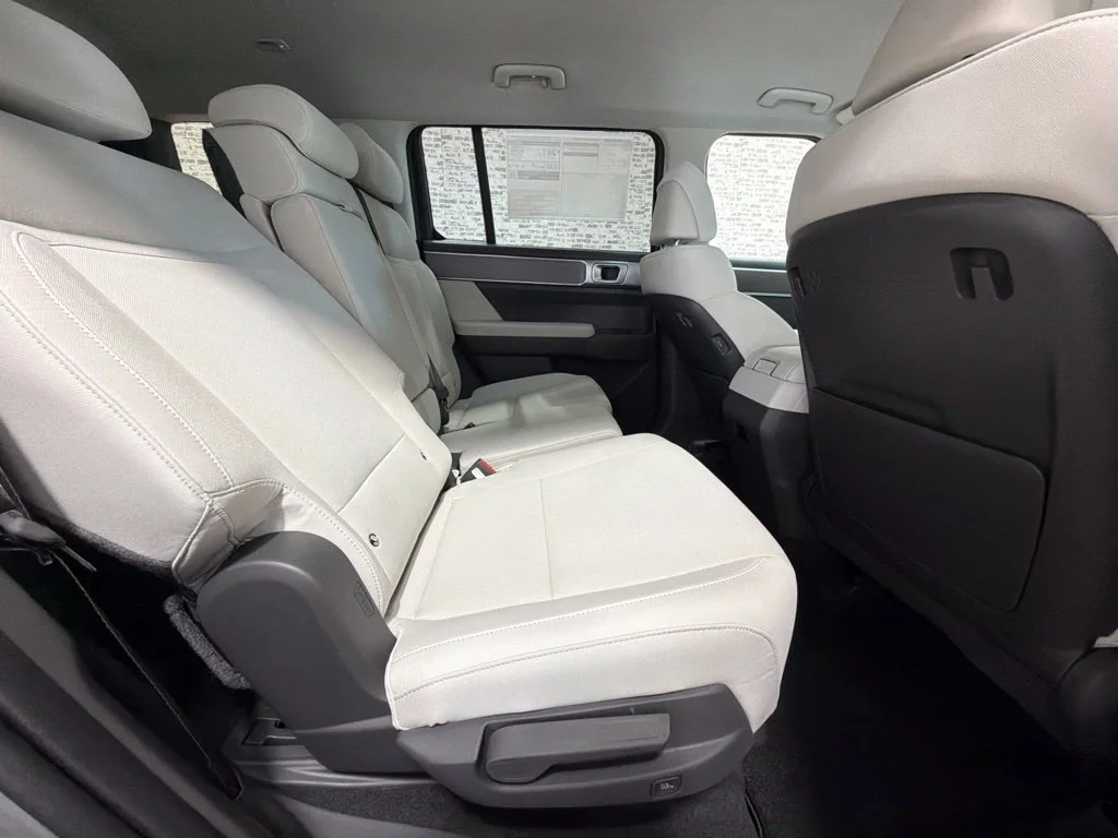New 2027 Hampton Gray Hyundai SE image 13