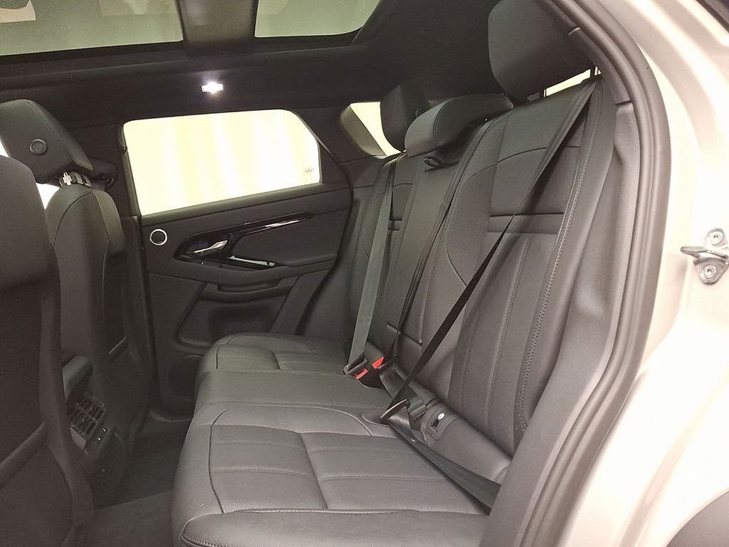 New 2026 Seoul Pearl Silver Land Rover Dynamic image 6