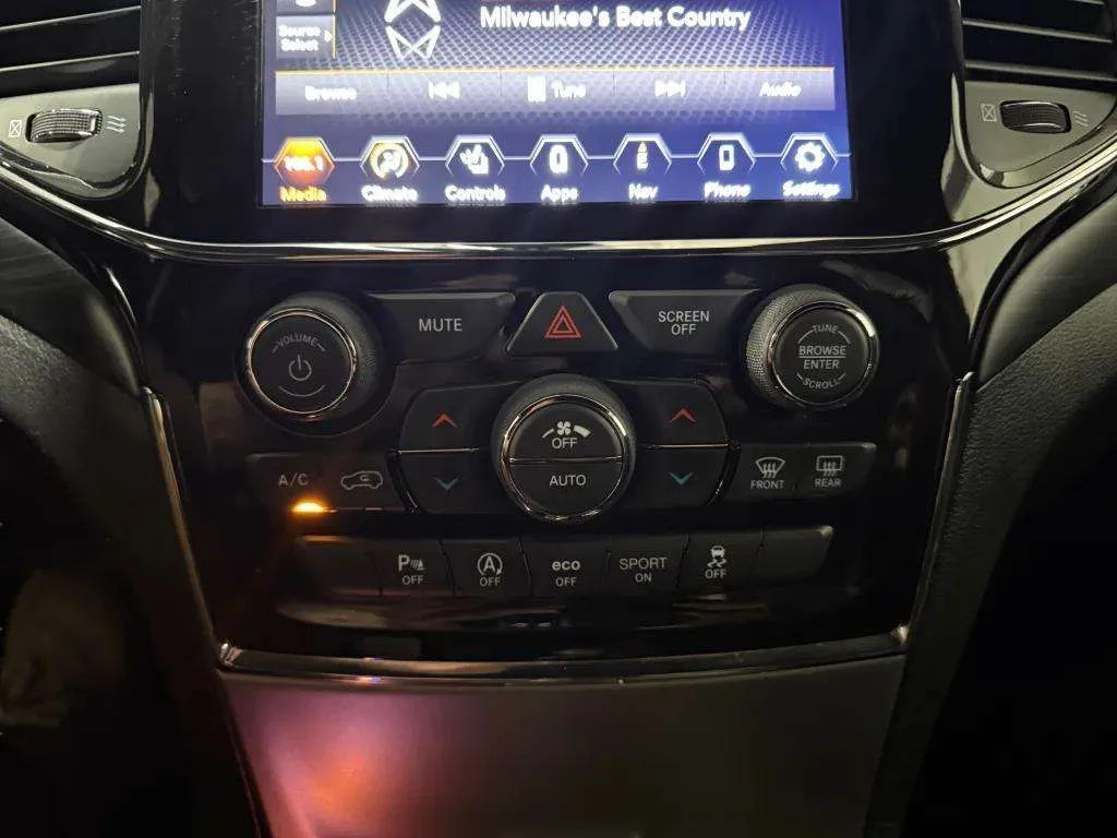 Used 2021 Sting-Gray Clearcoat Jeep Laredo X image 17