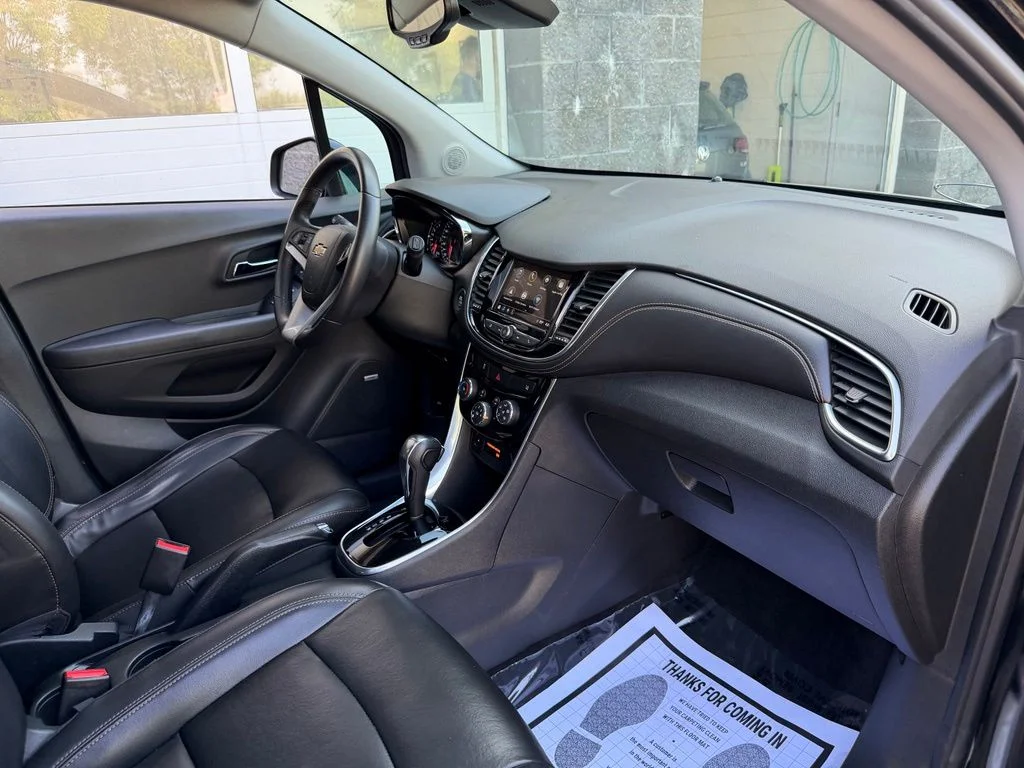 Used 2018 Black Chevrolet Premier image 31