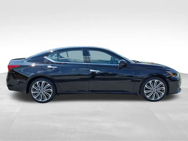 Used 2023 Black Nissan 2.5 SL image 16