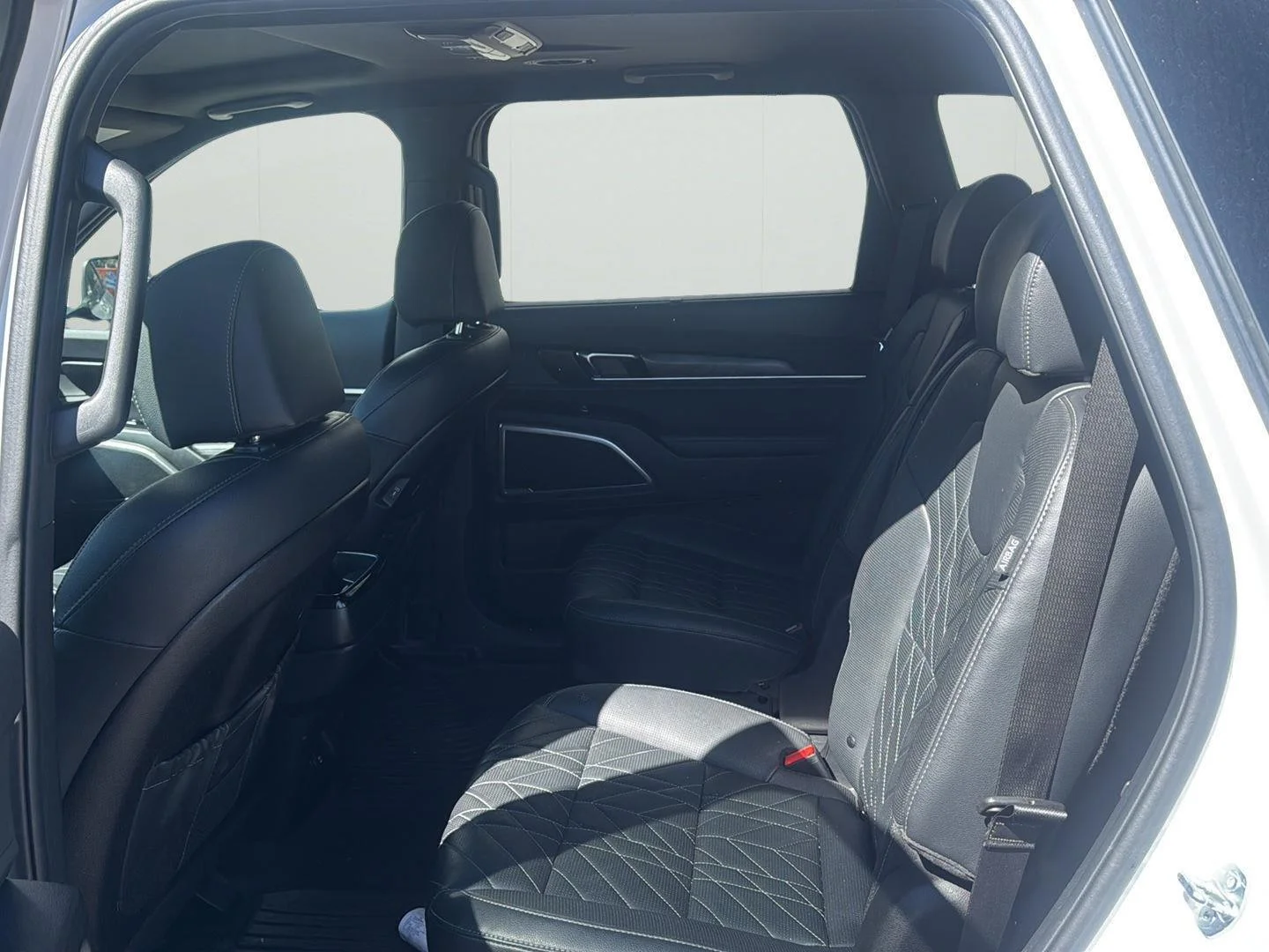 Used 2024 Glacial White Pearl Kia EX X-Line image 7