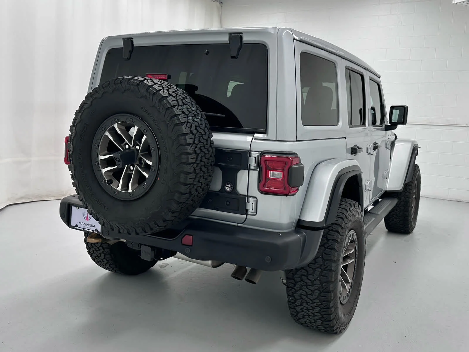 Used 2024 Silver Zynith Clearcoat Jeep Rubicon 392 image 6