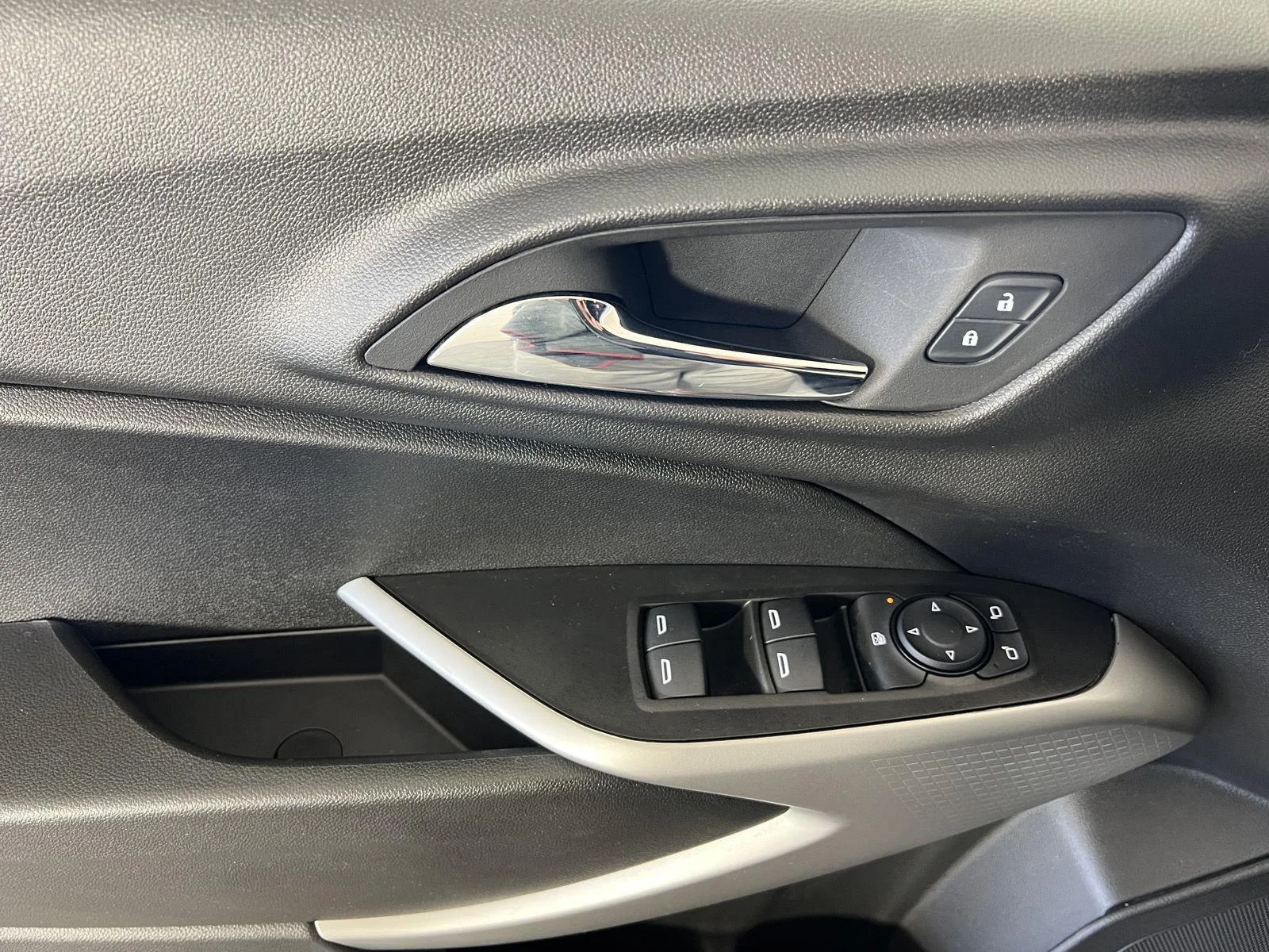Used 2024 Summit White Chevrolet 1RS image 7