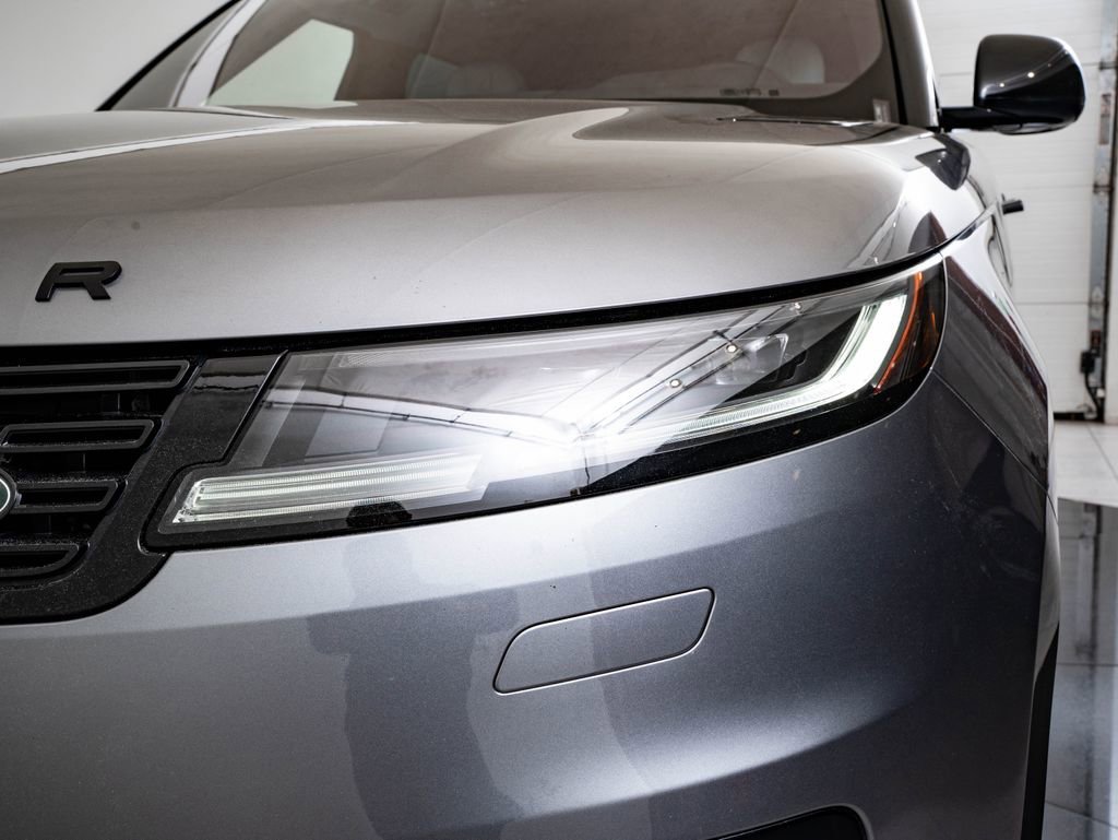 Used 2023 Gray Land Rover SE image 15