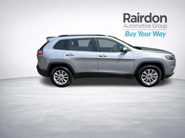 Used 2019 Billet Silver Metallic Clearcoat Jeep Latitude image 8