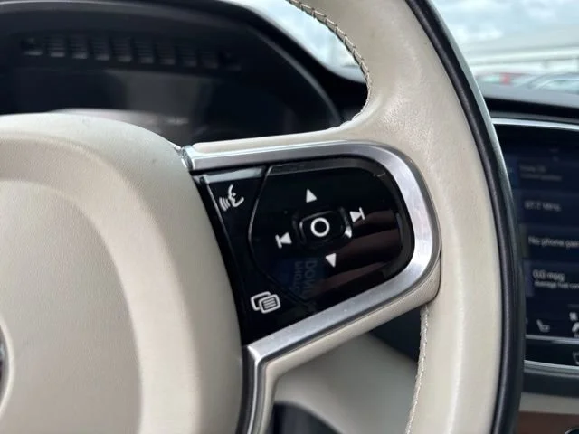 Used 2018 Onyx Black Metallic Volvo Inscription image 25