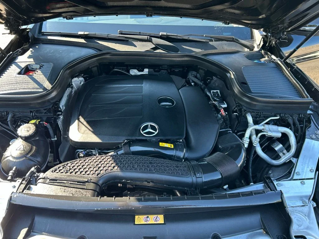 Used 2022  Mercedes-Benz GLC 300 image 25