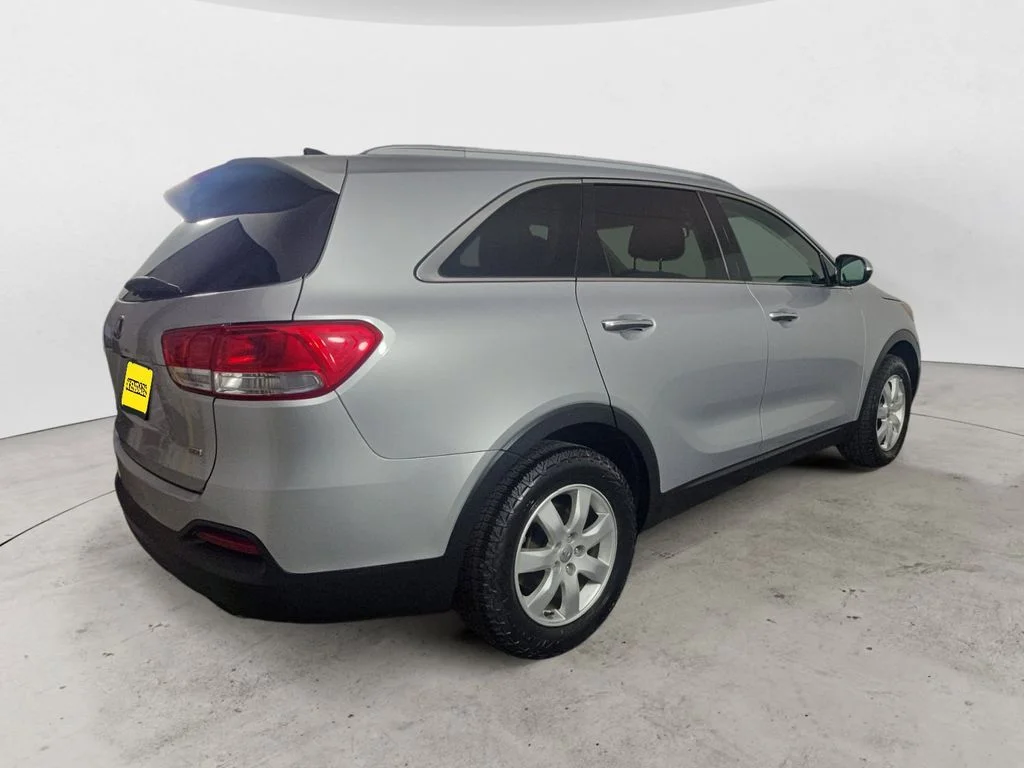 Used 2016 Silver Kia LX image 5