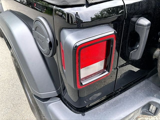 Used 2023 Black Jeep Sport image 30