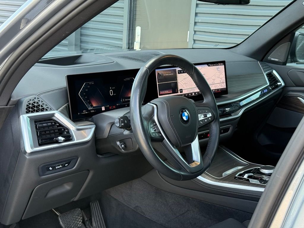 Used 2024 Skyscraper Grey Metallic BMW sDrive40i image 10