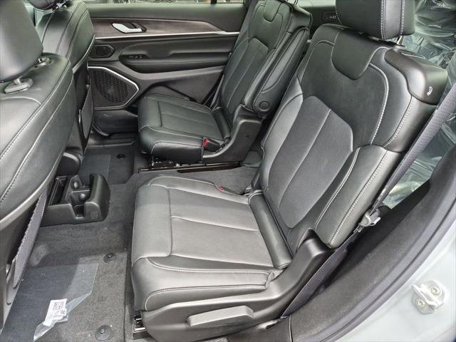 New 2026 Silver Zynith Exterior Paint Jeep Limited image 47