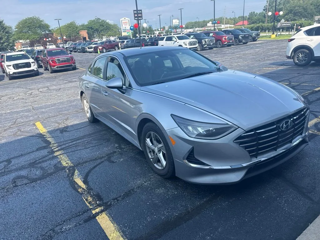 Used 2021 Silver Hyundai SE image 1