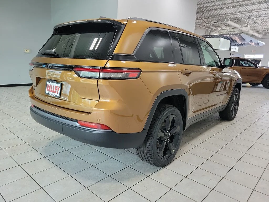 New 2026 Copper Shino Metallic Clear-Coat Exterior Paint Jeep Limited image 6