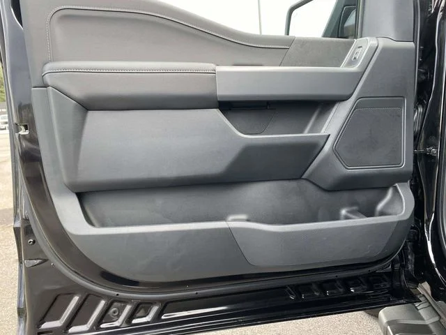 New 2025 Agate Black Metallic Ford XLT image 16