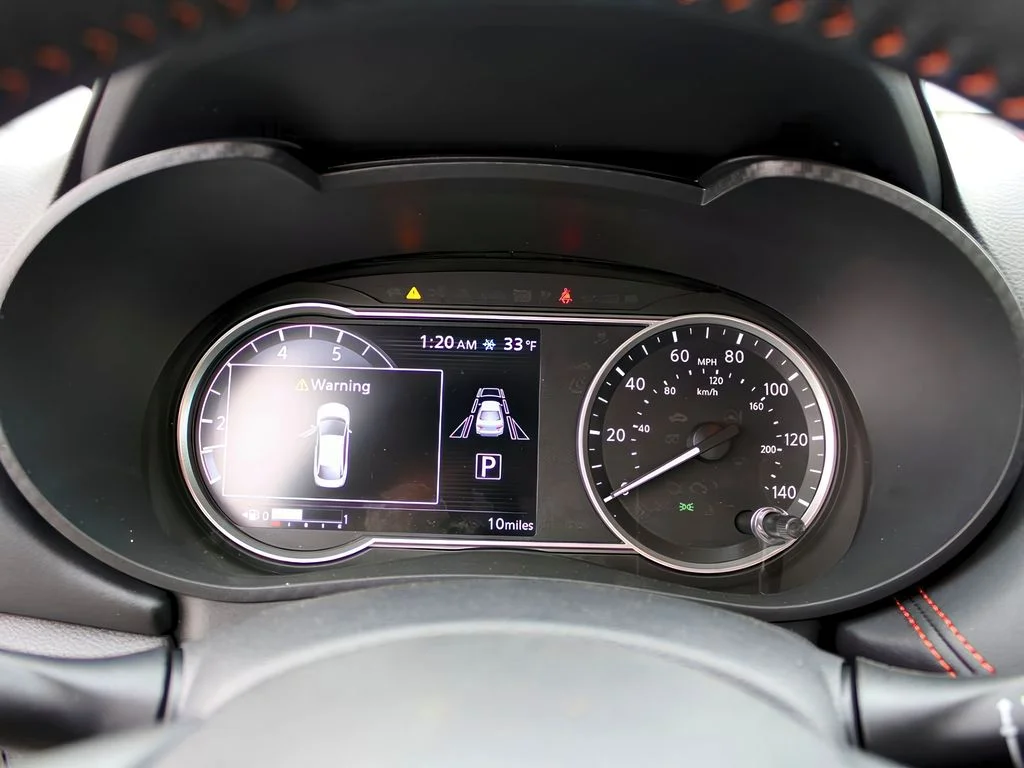 2025 Nissan Versa Sedan SR - Photo 15