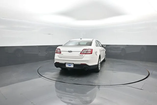 Used 2018 White Platinum Clearcoat Metallic Ford Limited image 7