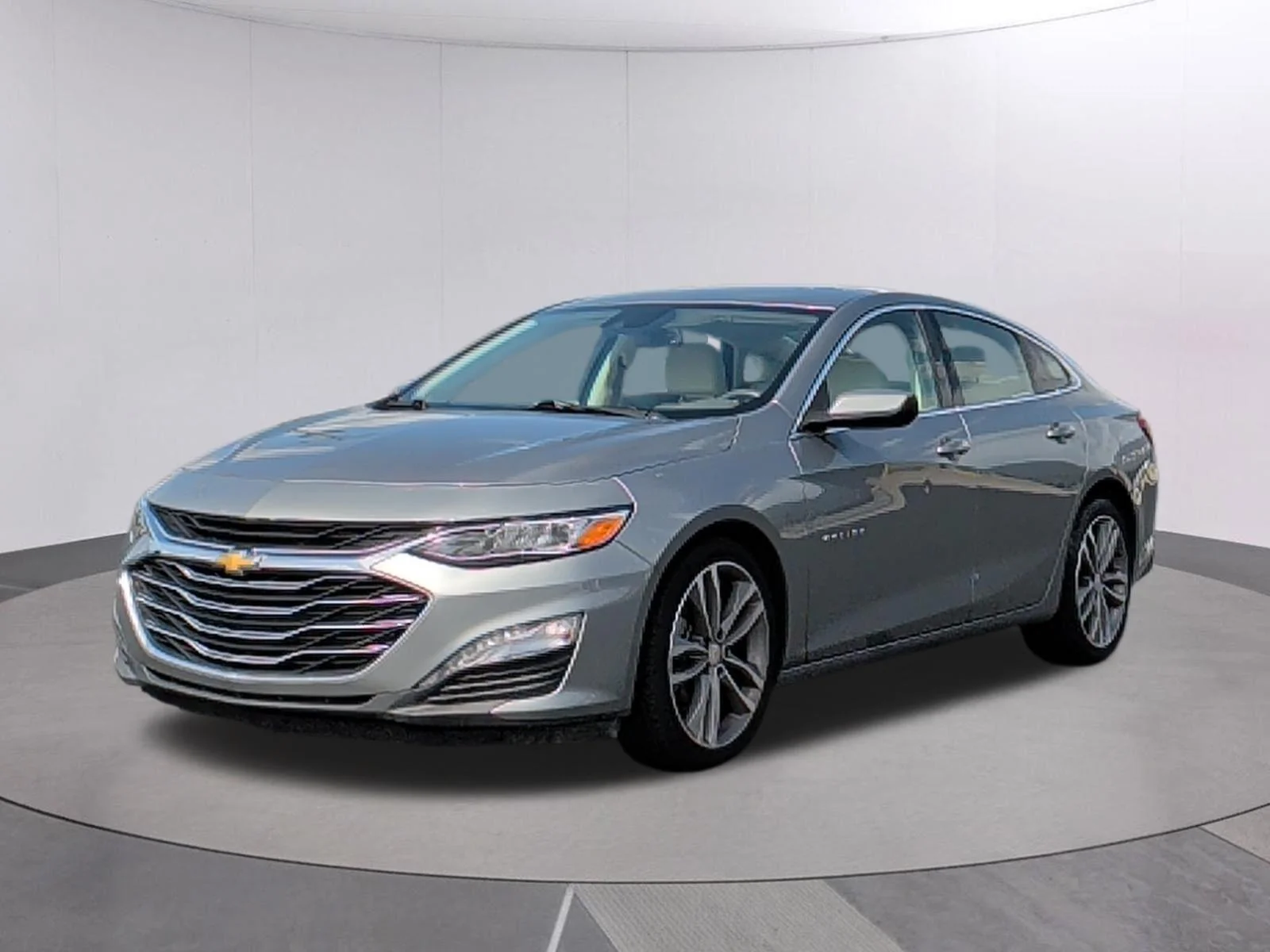 Used 2024 Sterling Gray Metallic Chevrolet LT image 1