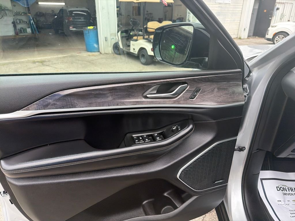Used 2024 Silver Jeep 4xe image 11