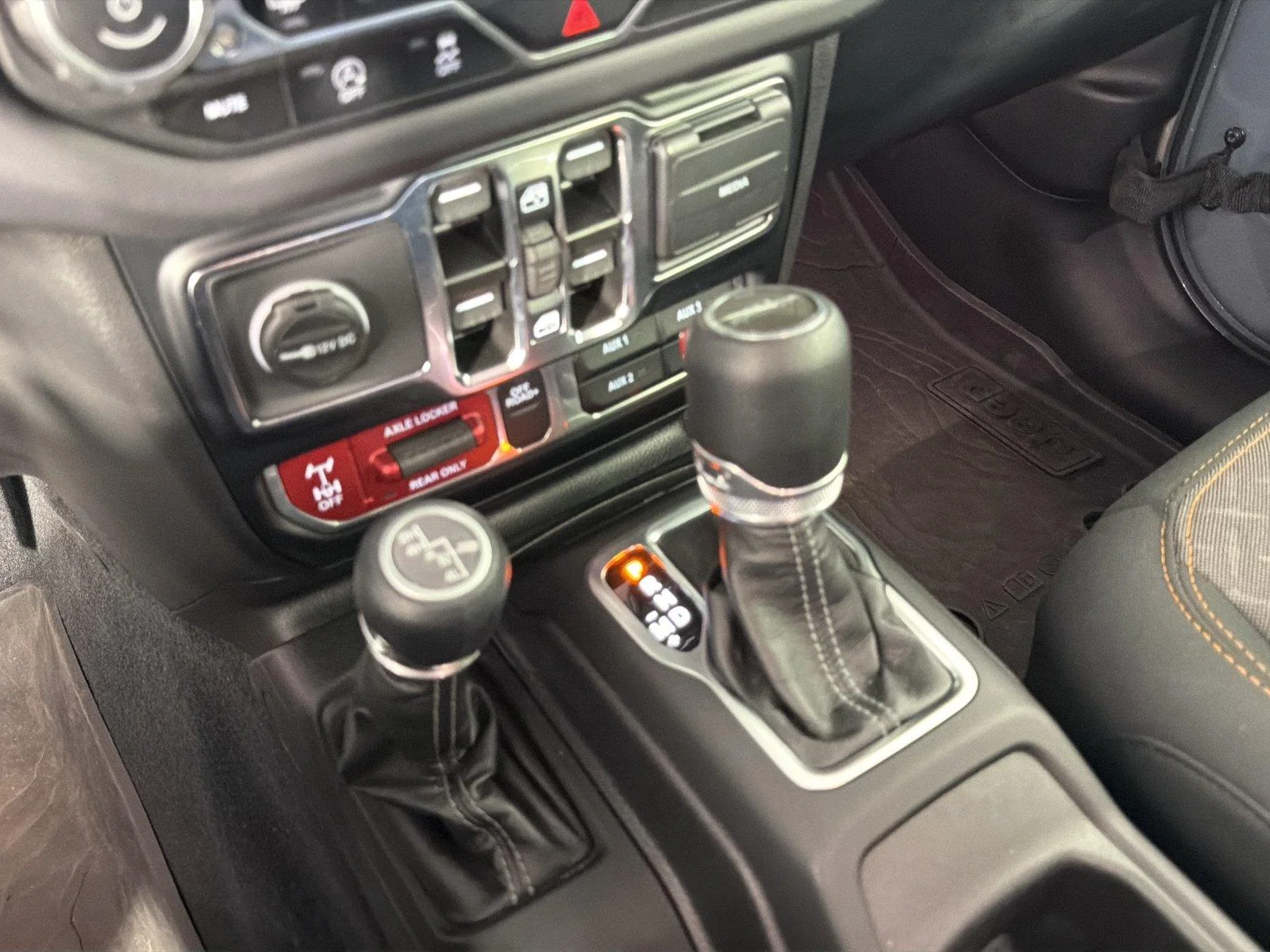 Used 2024 Anvil Clear Coat Jeep Mojave image 26
