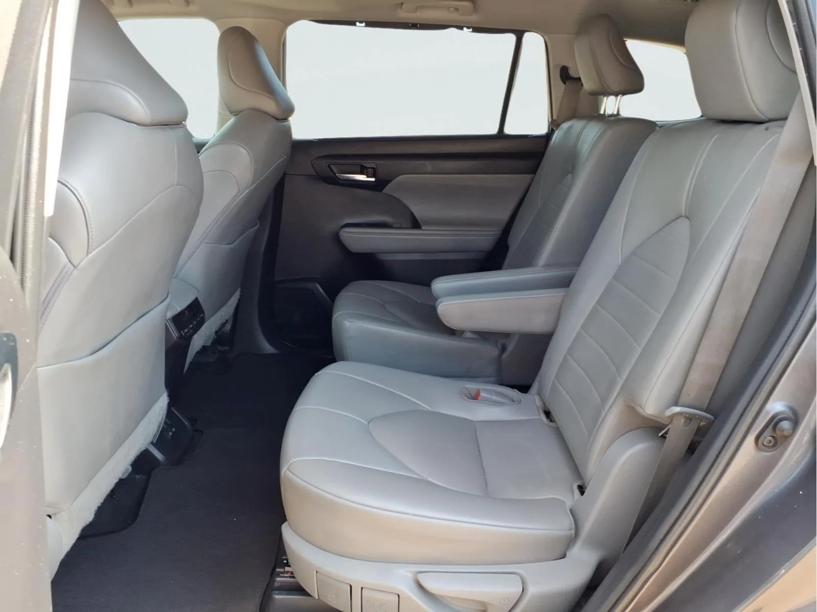 Used 2022 Magnetic Gray Metallic TOYOTA SUV image 11