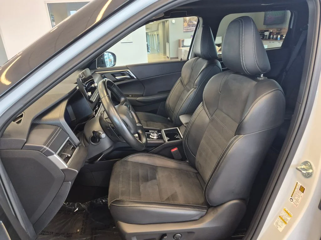 Used 2024 White Mitsubishi SE Ralliart image 13