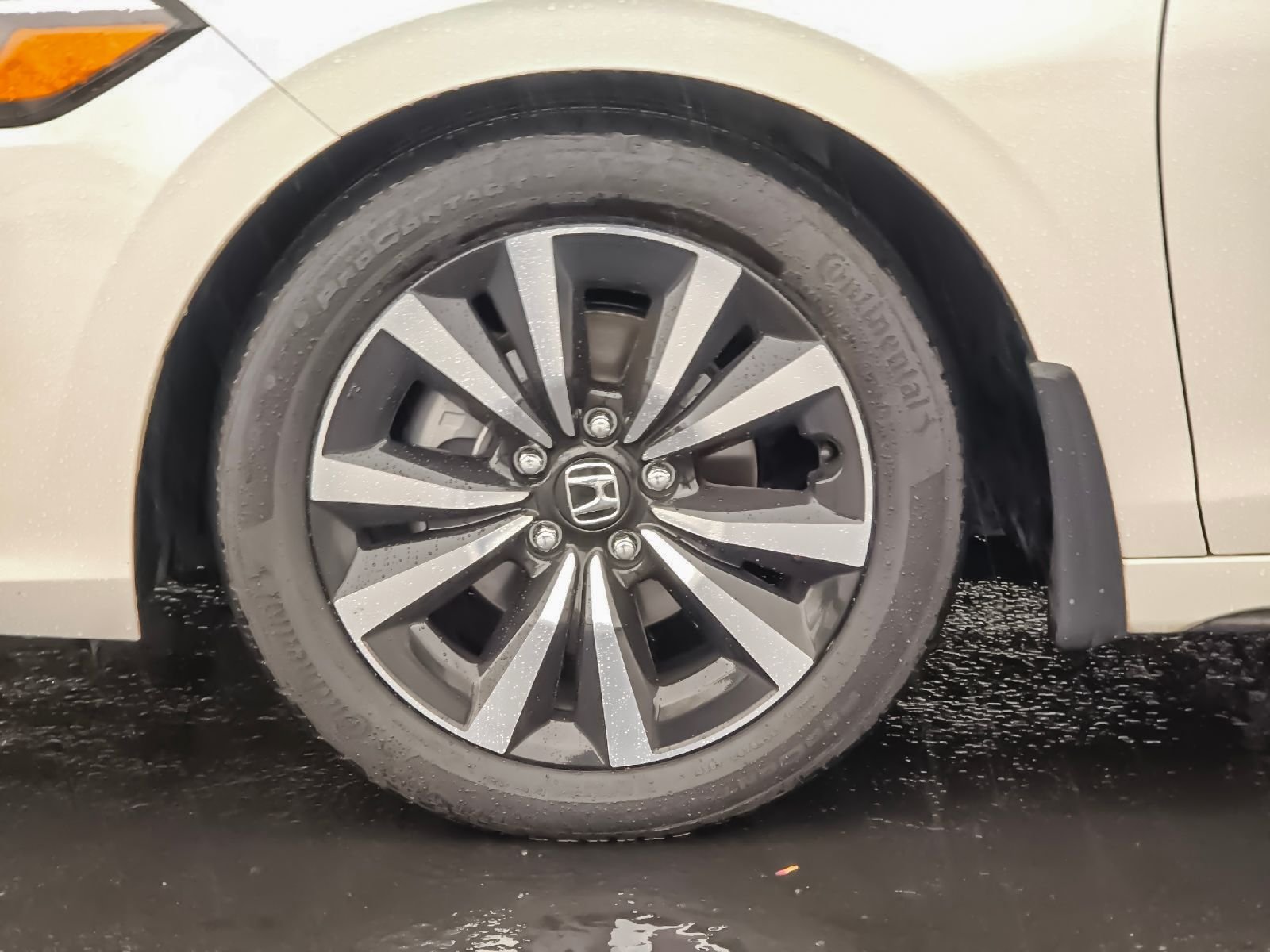 Used 2024 White Honda EX-L image 26