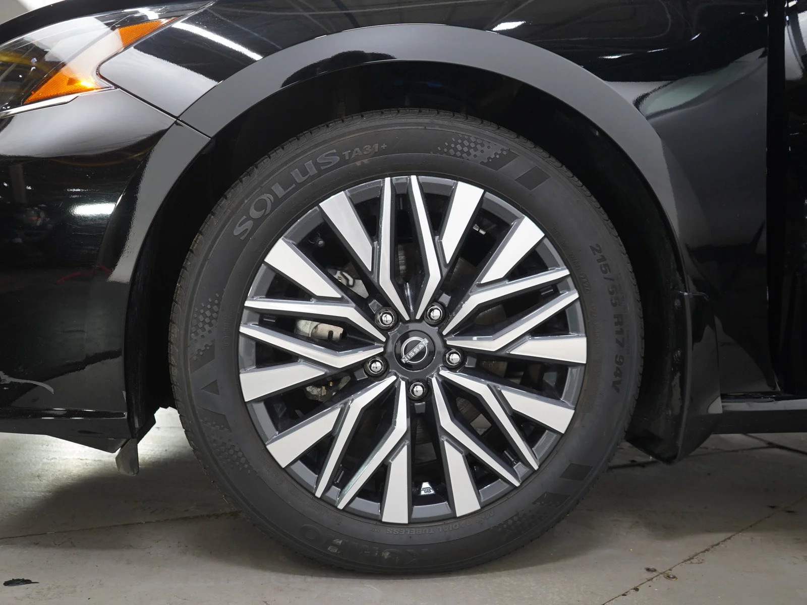 Used 2025 Super Black Clearcoat Nissan 2.5 SV image 29