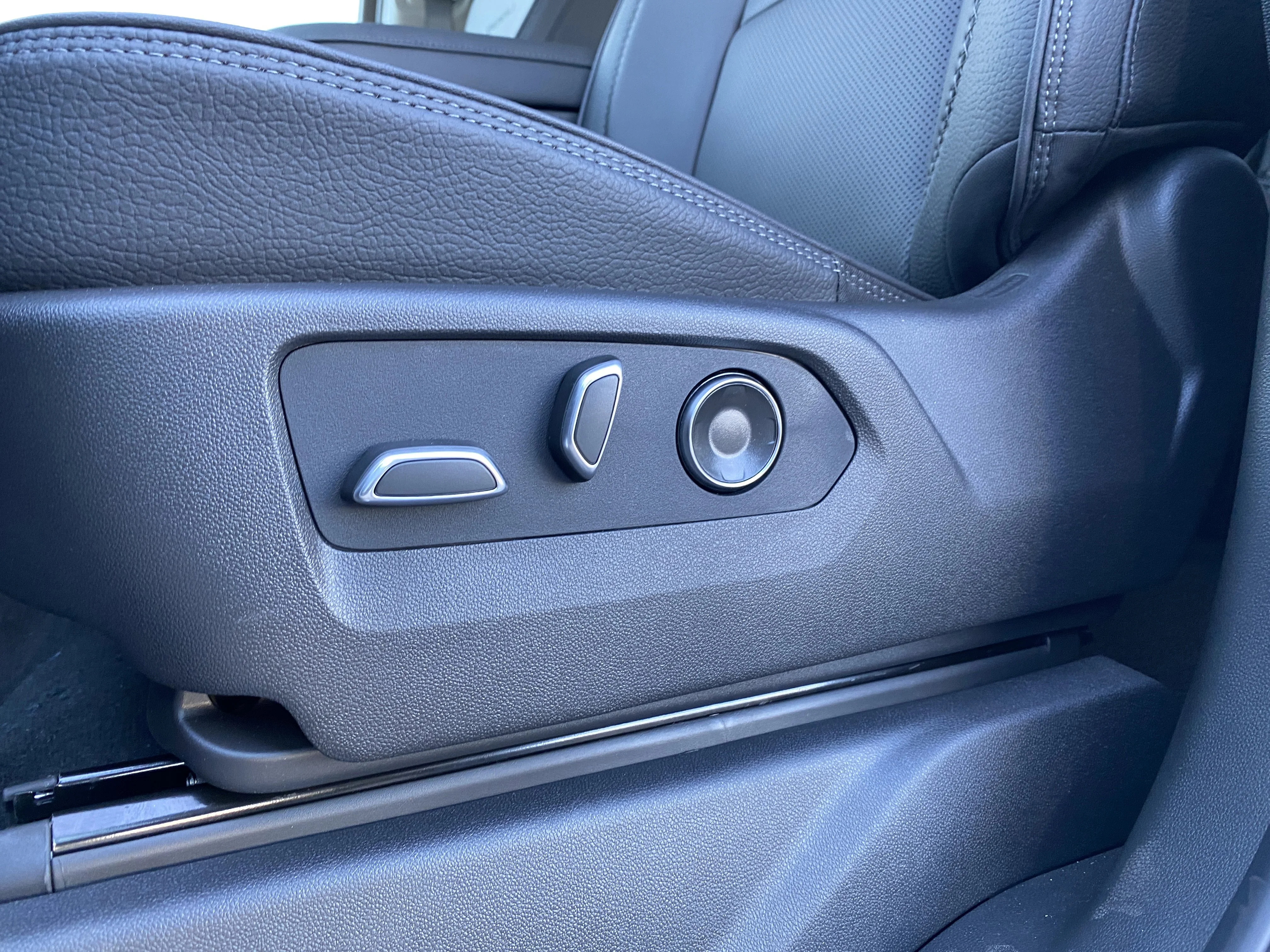 New 2026 GLACIER WHITE TRICOAT GMC Denali image 28