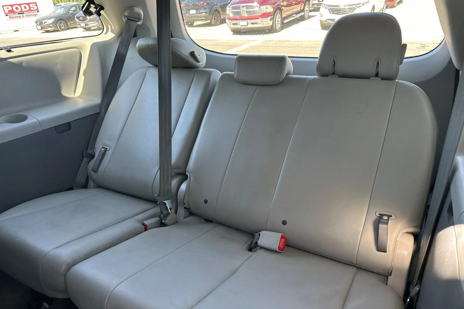 Used 2014 Super White Toyota XLE 8-Passenger image 15