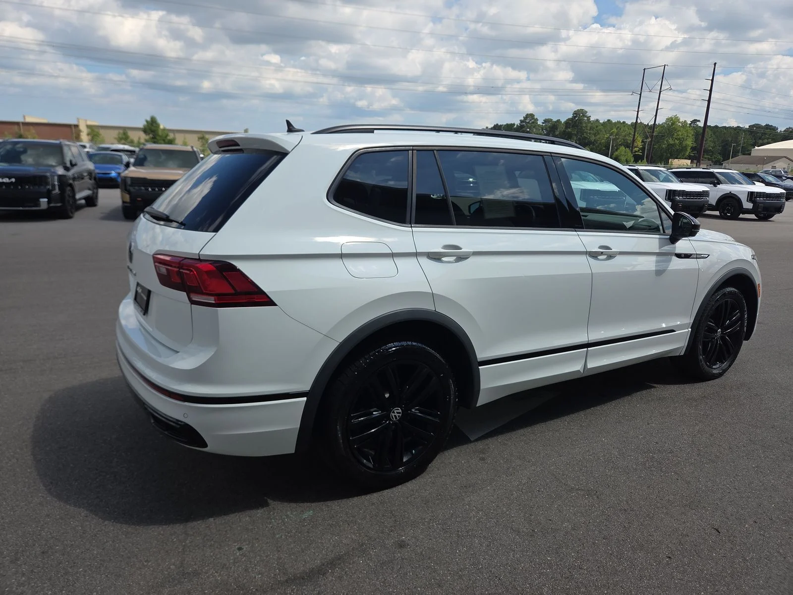 Used 2022 Pure White Volkswagen 2.0T SE R-Line Black image 7