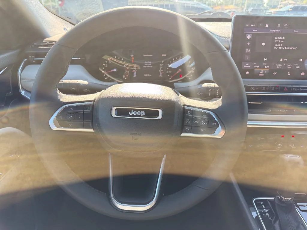 Used 2024 Gray Jeep Limited image 9