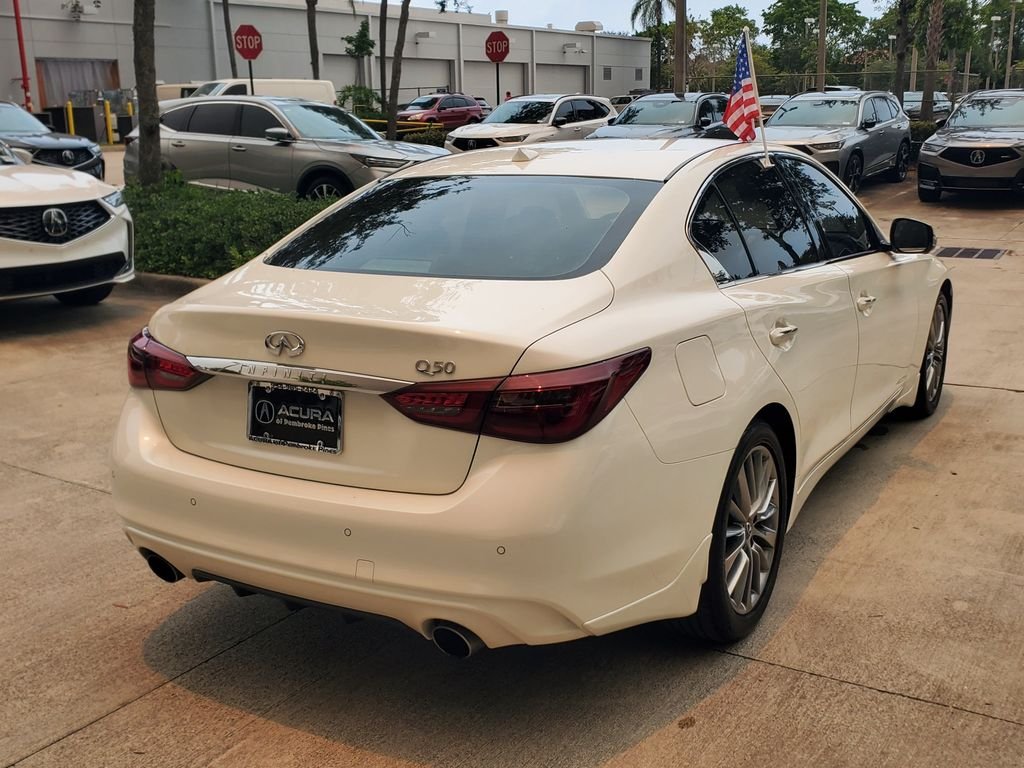 Used 2023 White INFINITI LUXE image 7