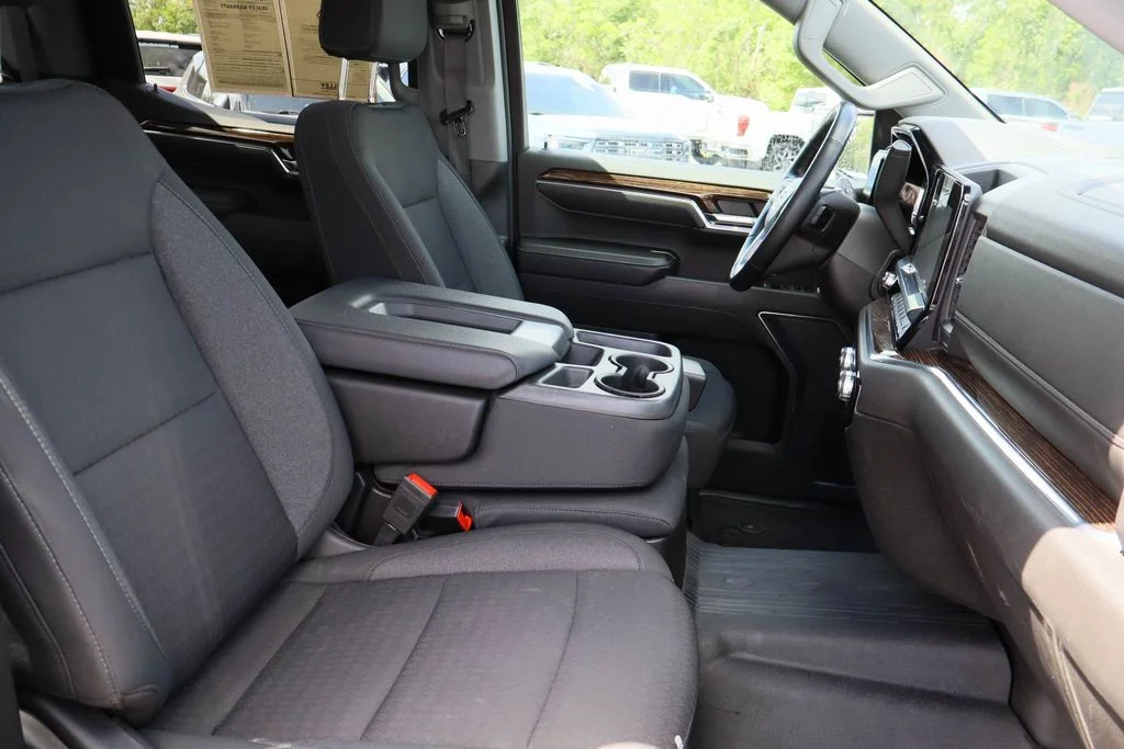 Used 2024 Gray GMC Elevation image 27