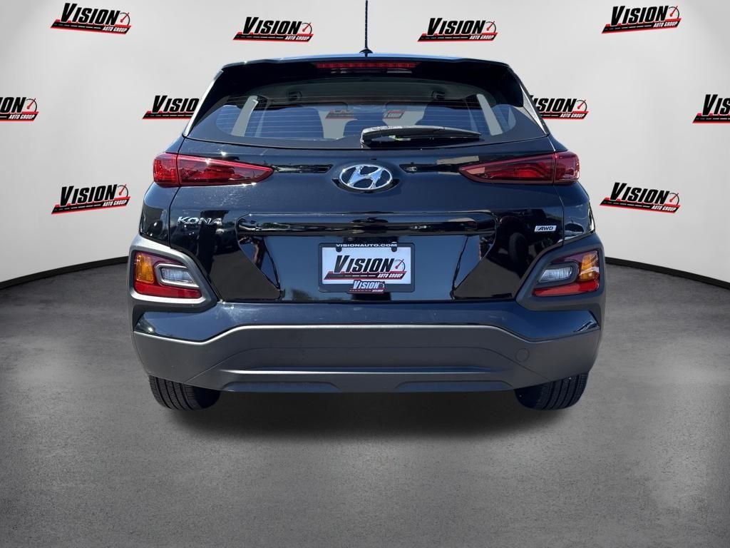 Used 2020 Black Hyundai SE image 3