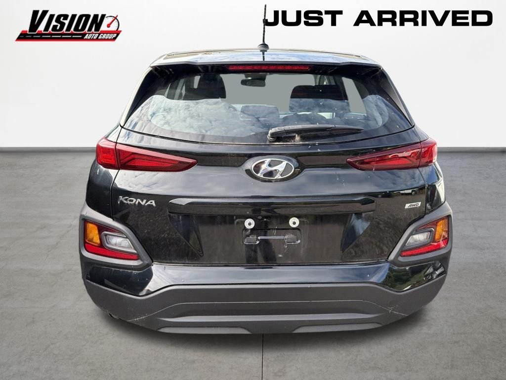 Used 2020 Black Hyundai SE image 5
