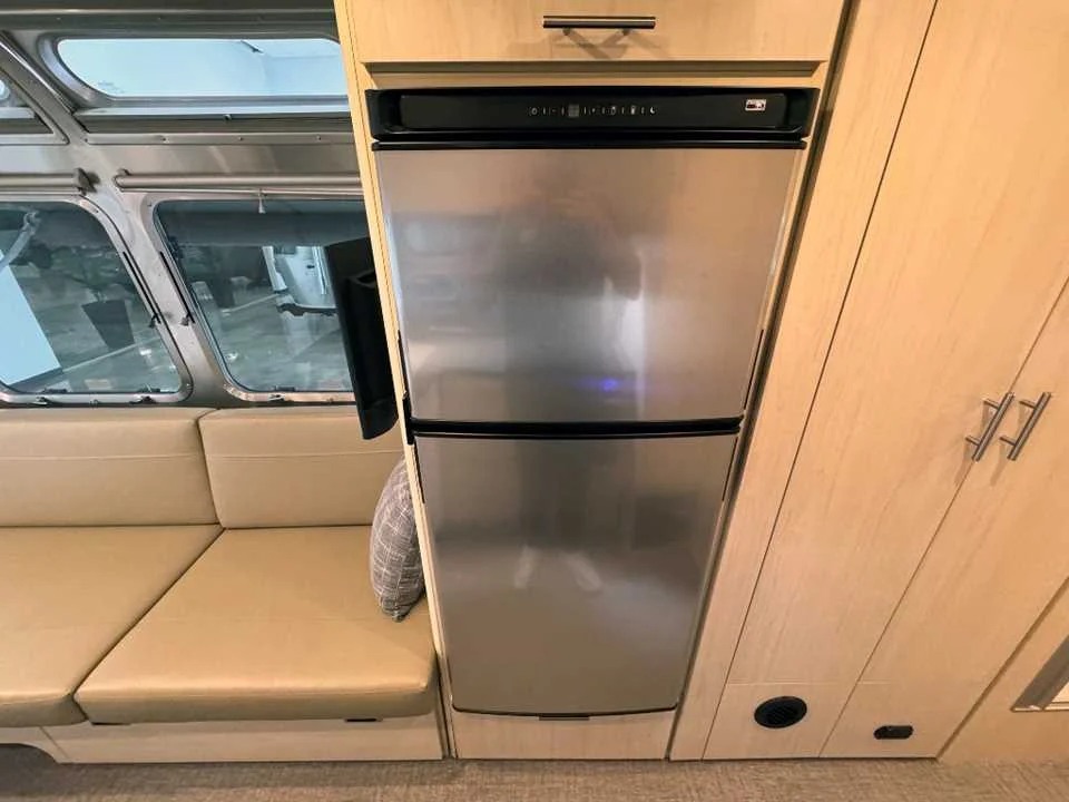 Used 2025 SILVER AIRSTREAM  image 19