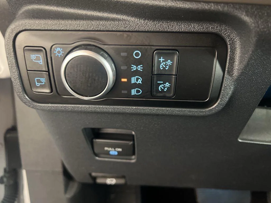 Used 2024 Oxford White Ford Wildtrak image 15