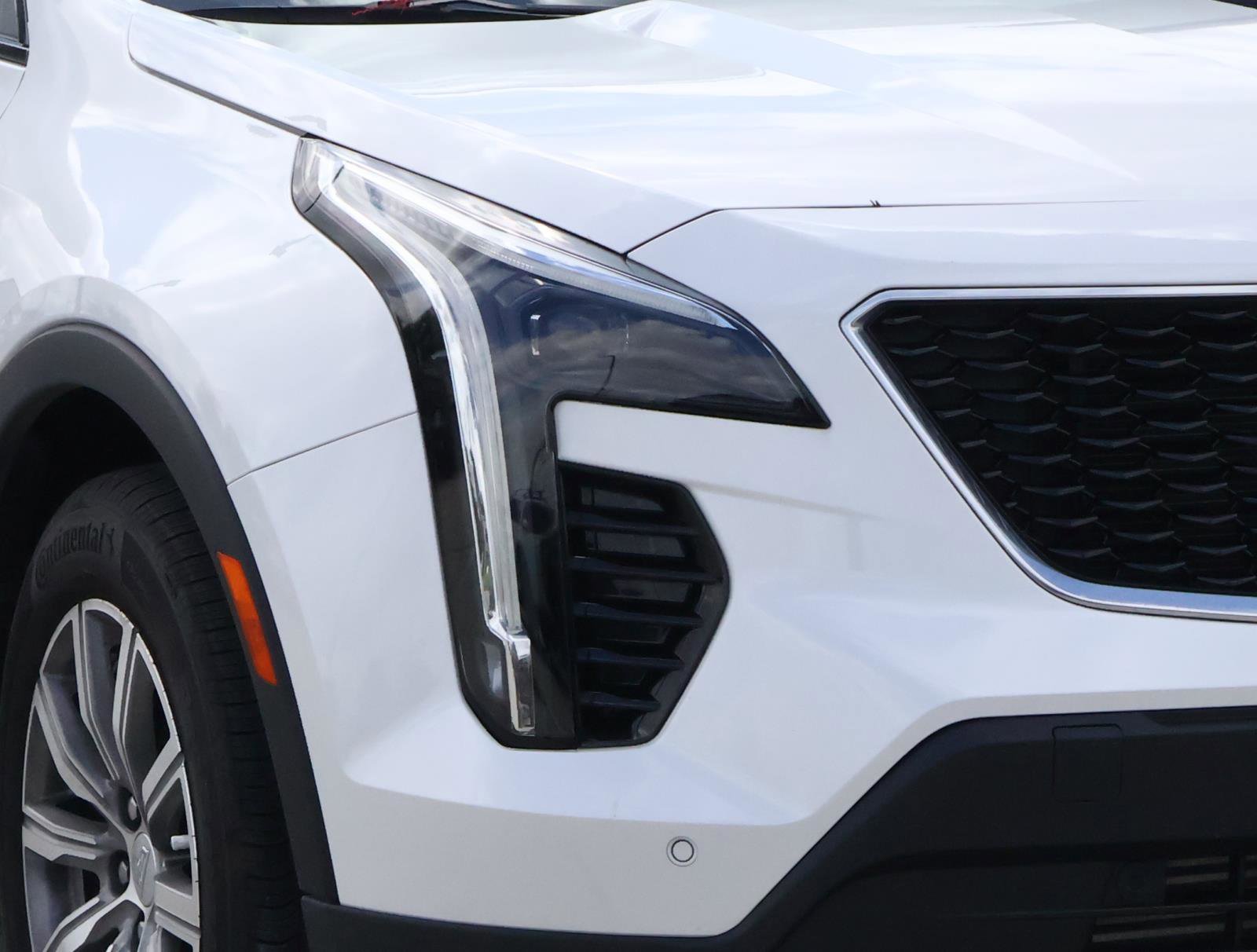 Used 2023 Crystal White Tricoat Cadillac Sport image 8
