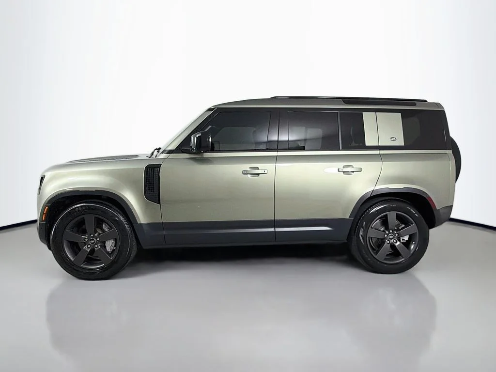 Used 2023 Green Land Rover SE image 8
