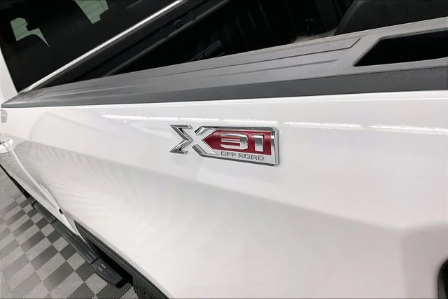 Used 2024 Summit White GMC Elevation image 35