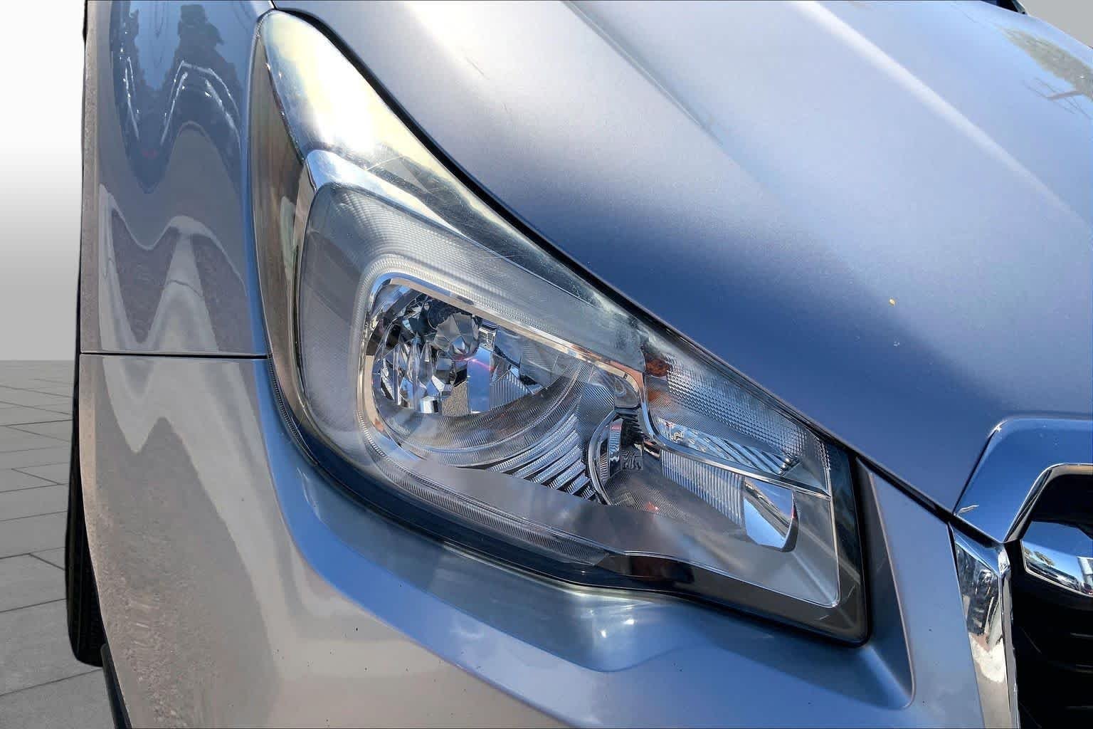 Used 2018 Ice Silver Metallic Subaru Premium image 25